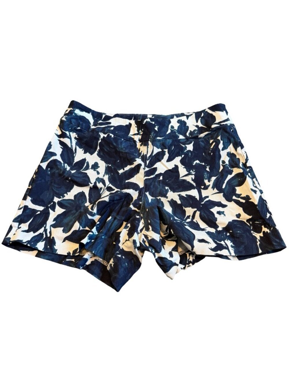 Margaret M Slimming Fit Navy White Floral Shorts Mini Stretchy Size Medium